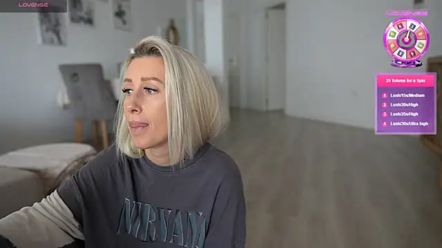 miss_juliaa's Webcam Show