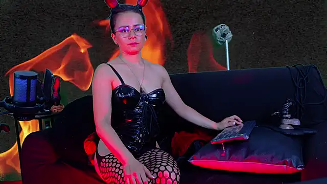 Pokazy przed kamerką – MistressSlut1