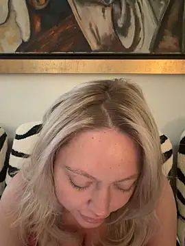 Chat +18 de misstitmouseofficial ao vivo