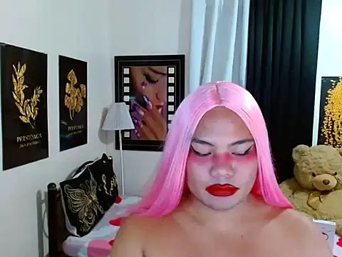 Show modela TSbrianaHugeCock na web-kameri