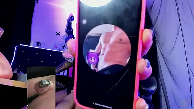 แชท XXX สดของ deborah_tatto