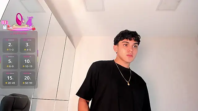 _TaylorBlack Chat XXX in diretta