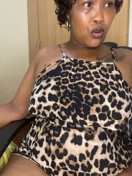 BADFATASS85 网络视讯表演