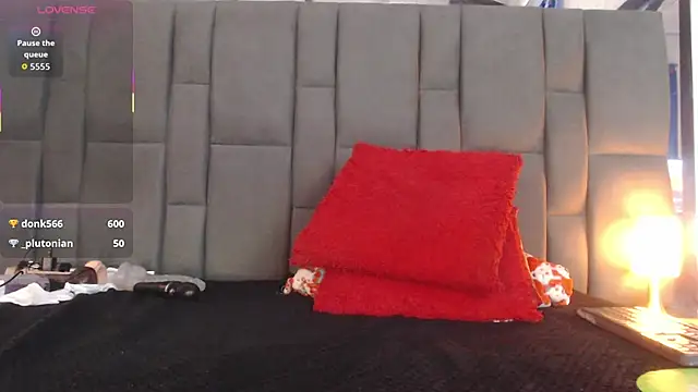 Chat +18 de SELENA_BIGBOOBS ao vivo