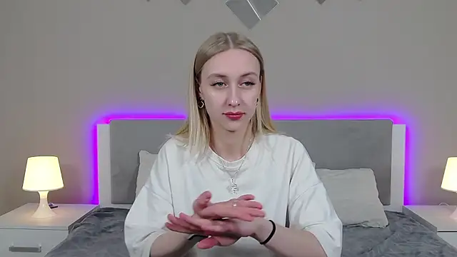 Chat +18 de RachaelCute ao vivo