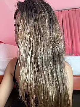 Show de kloe__t18 na webcam