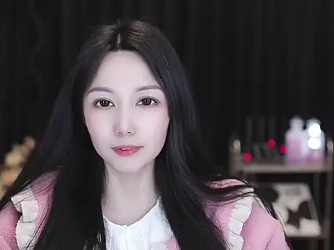 Nuyoah-77 Adlı Modelin Canlı XXX Sohbeti