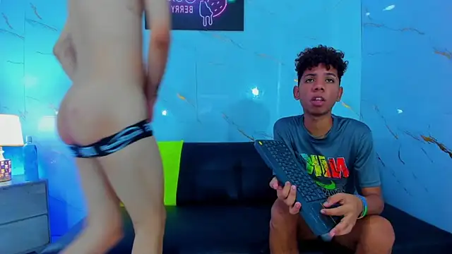 Živý XXX chat Spicy_guys