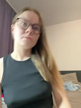 XXX chat uživo modela _CherryBloom_