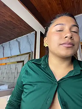 LinnaGardenia: онлайн-секс-чат