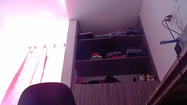 nicolle_milf1978: онлайн-секс-чат