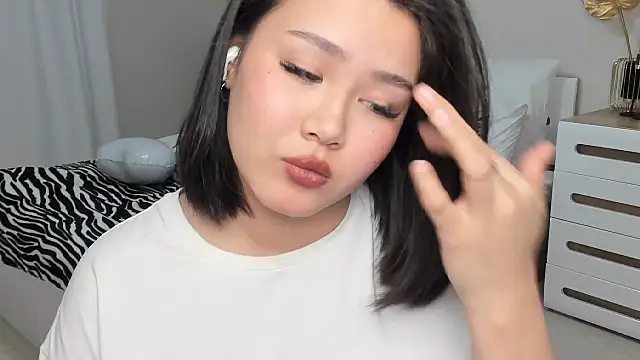 Brunette_Charm: онлайн-секс-чат