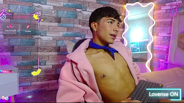 osamu_tay: διαδικτυακό σόου στην κάμερα