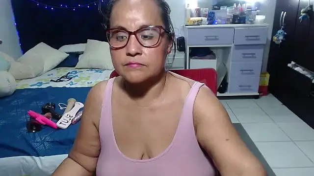 pervert_mommy_'s Live XXX Chat