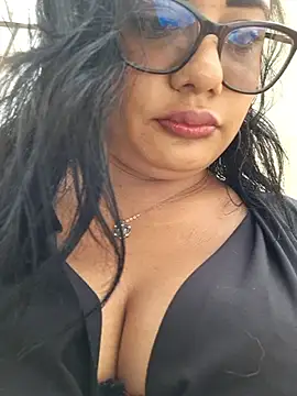 Monse--145 live XXX chat