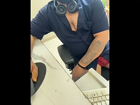 FlirtyxBoy: онлайн-секс-чат