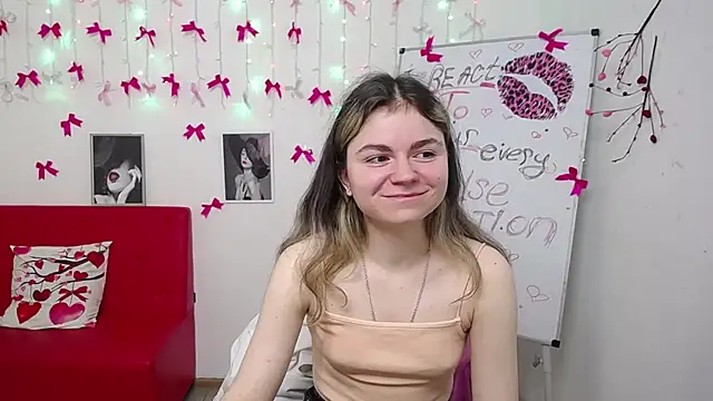 TinaRedlyのライブXXXチャット