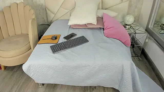 XXX chat uživo modela HoneySummer_