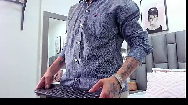 ZoeKrug's Live XXX Chat