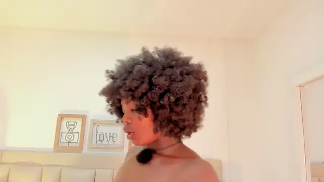 dakhota___ Adlı Modelin Canlı XXX Sohbeti