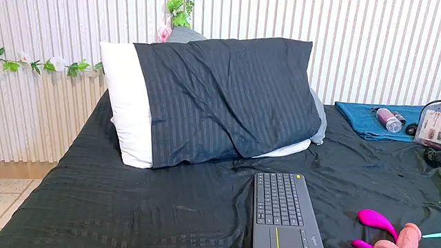 Abrilmirren's Live XXX Chat