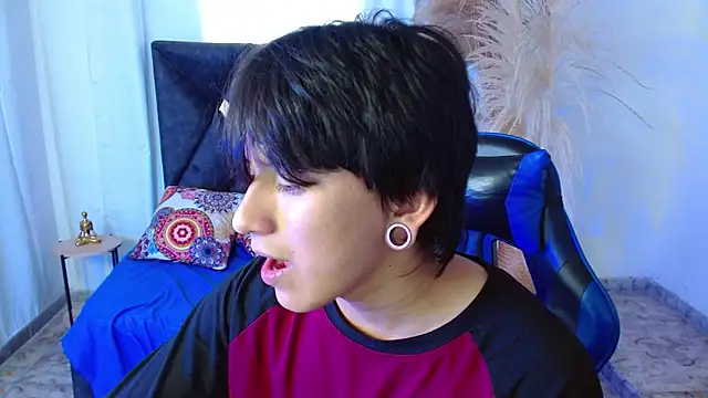 nikoo_18 Adlı Modelin Canlı XXX Sohbeti