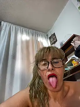 Chat +18 de SahoryHorny ao vivo