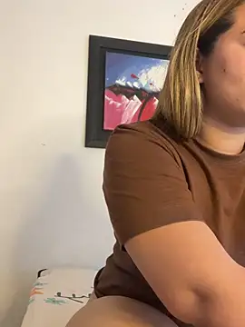 Kira_Spiicy élő XXX-chatje