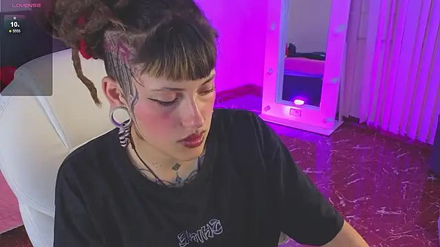 XXX chat uživo modela _sharlotte777