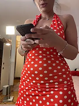 Chatroom XXX en direct de Hotmomcheckk_