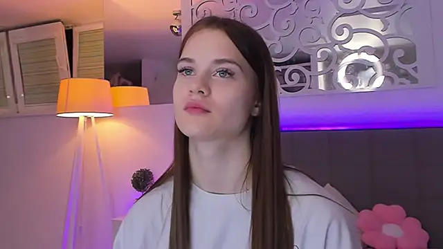 LuisaClover Adlı Modelin Canlı XXX Sohbeti