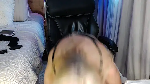 Lenaxox Show in webcam