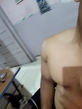 Pranit001: διαδικτυακό σόου στην κάμερα