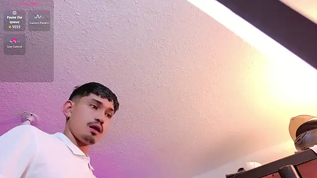 Mateo_Valencia_ Live XXX-Chat