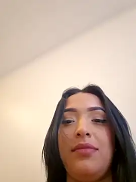 Chat +18 de SaharQamar ao vivo