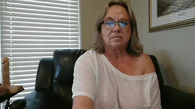 دردشة BustyAnnie الجنسية المباشرة