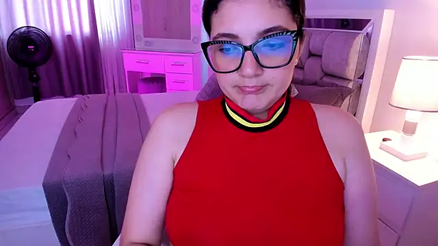 Camilaa_bueno Adlı Modelin Canlı XXX Sohbeti