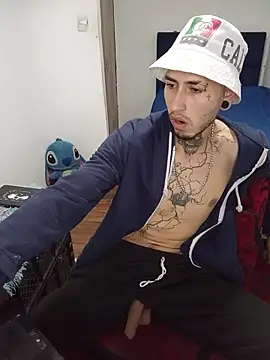 Tattoboy19cm Chat XXX in diretta