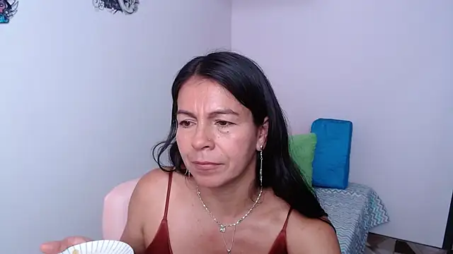 camilavargas_ Adlı Modelin Canlı XXX Sohbeti