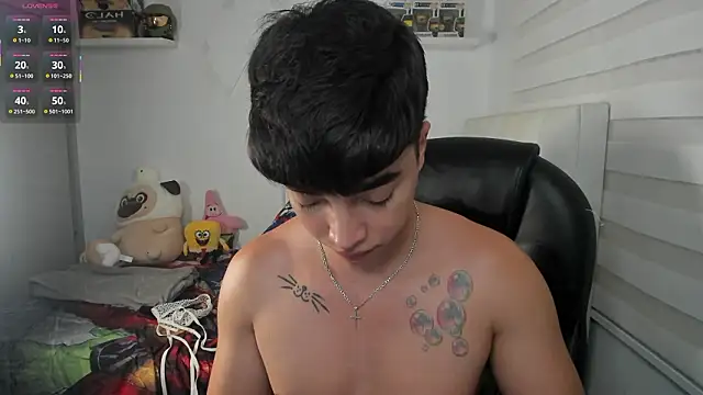 santy7v7 Chat XXX in diretta