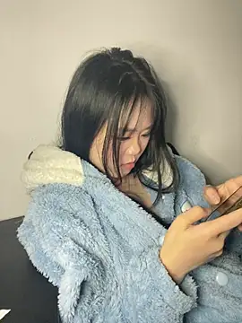 Emely-lyseaのライブXXXチャット