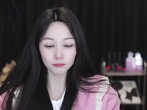 Nuyoah-77 লাইভ XXX চ্যাট