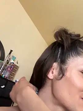 Pokazy przed kamerką – spoilbadkittynow