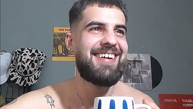 HairyRobxxx Adlı Modelin Canlı XXX Sohbeti