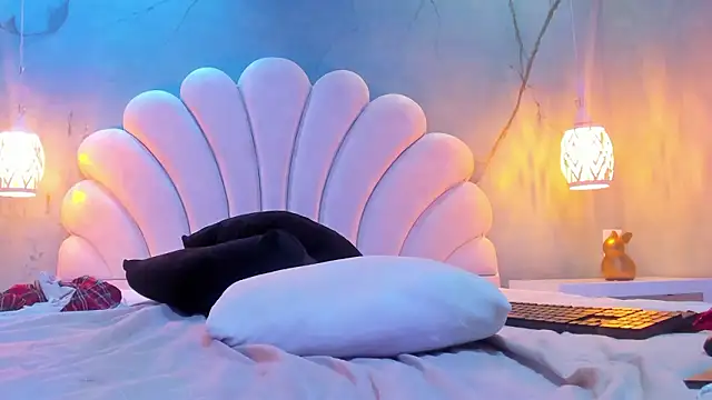 AbbyRossx1 Show in webcam