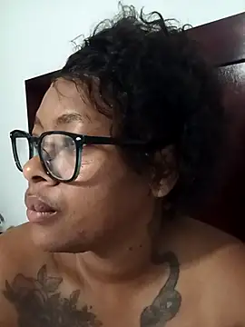 CuteHoney92 即時 XXX 聊天