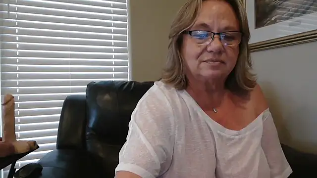 BustyAnnie Adlı Modelin Canlı XXX Sohbeti