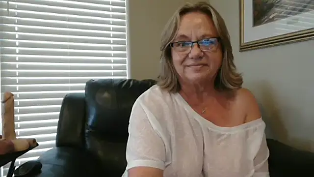 Онлайн чат XXX BustyAnnie