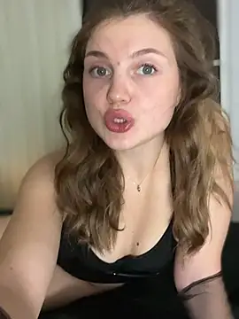 Emaline_Fane 现场XXX聊天