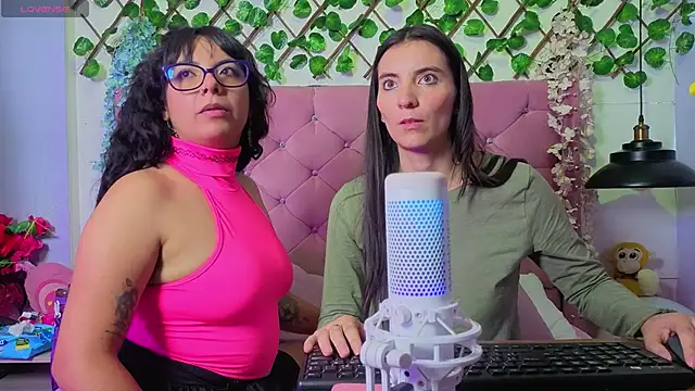 Chat XXX en directo de Valkiria-and-Dione